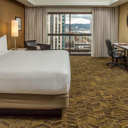 Doubletree By Hilton Portland Hotel Bagian luar foto
