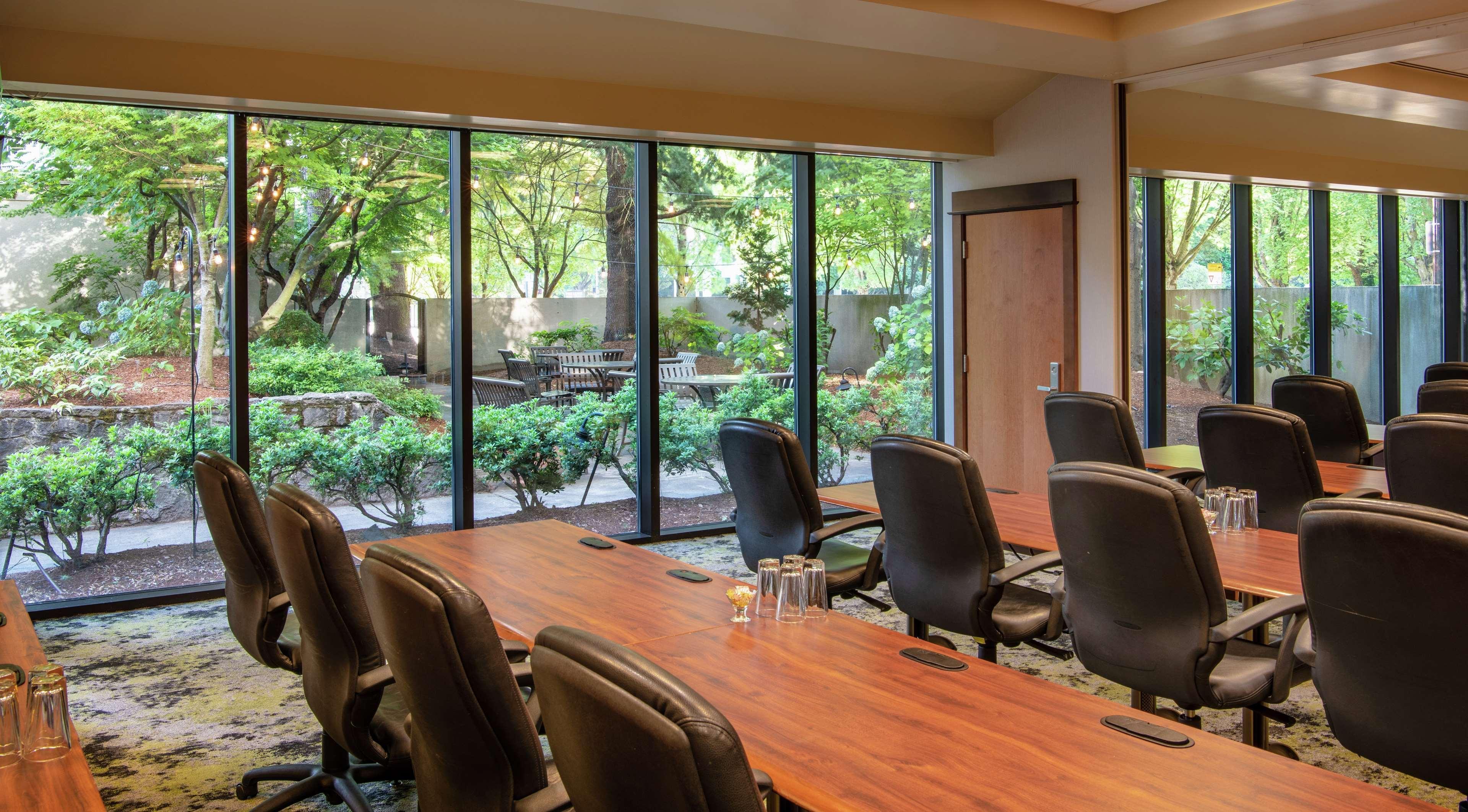 Doubletree By Hilton Portland Hotel Bagian luar foto