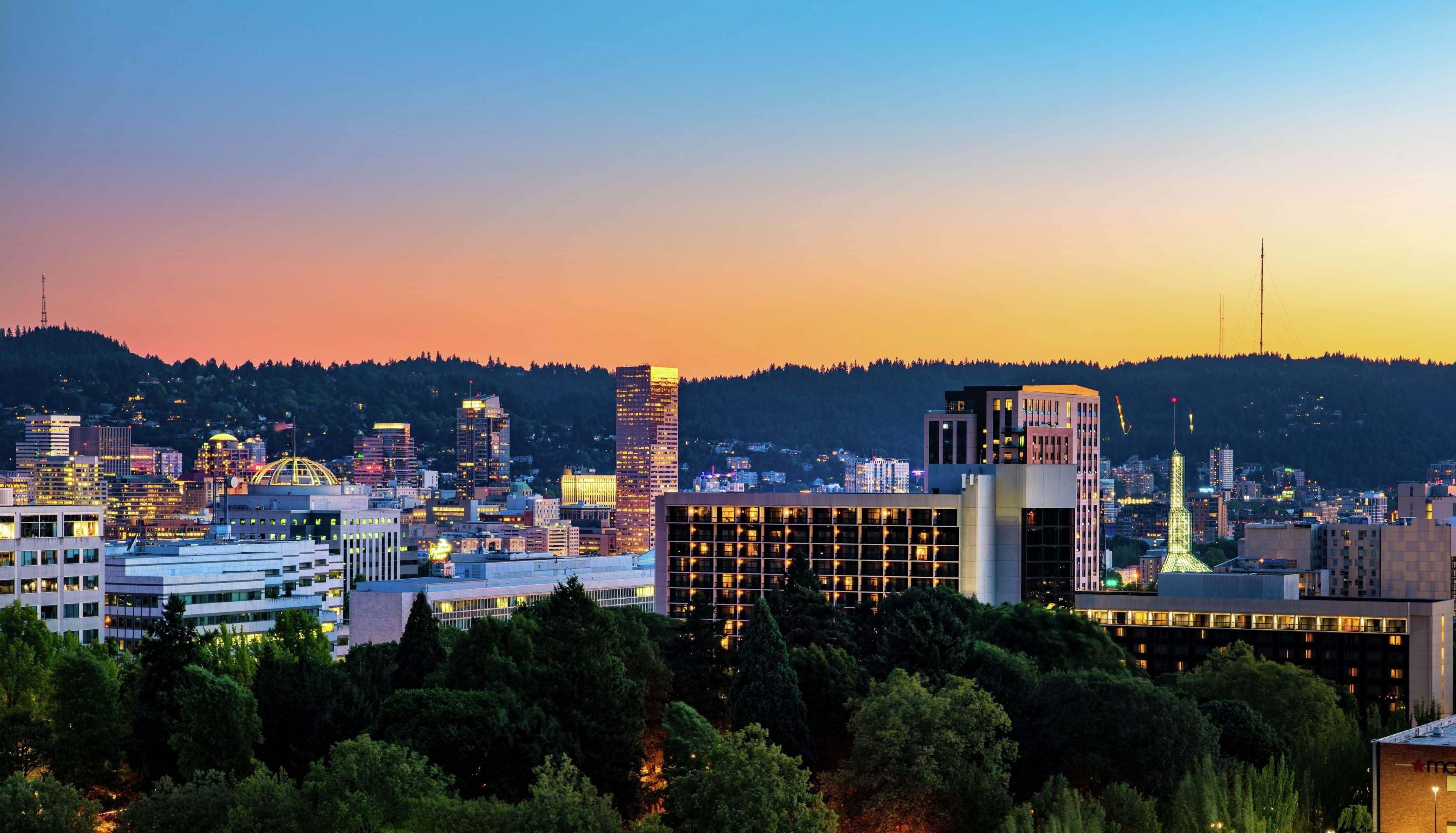 Doubletree By Hilton Portland Hotel Bagian luar foto