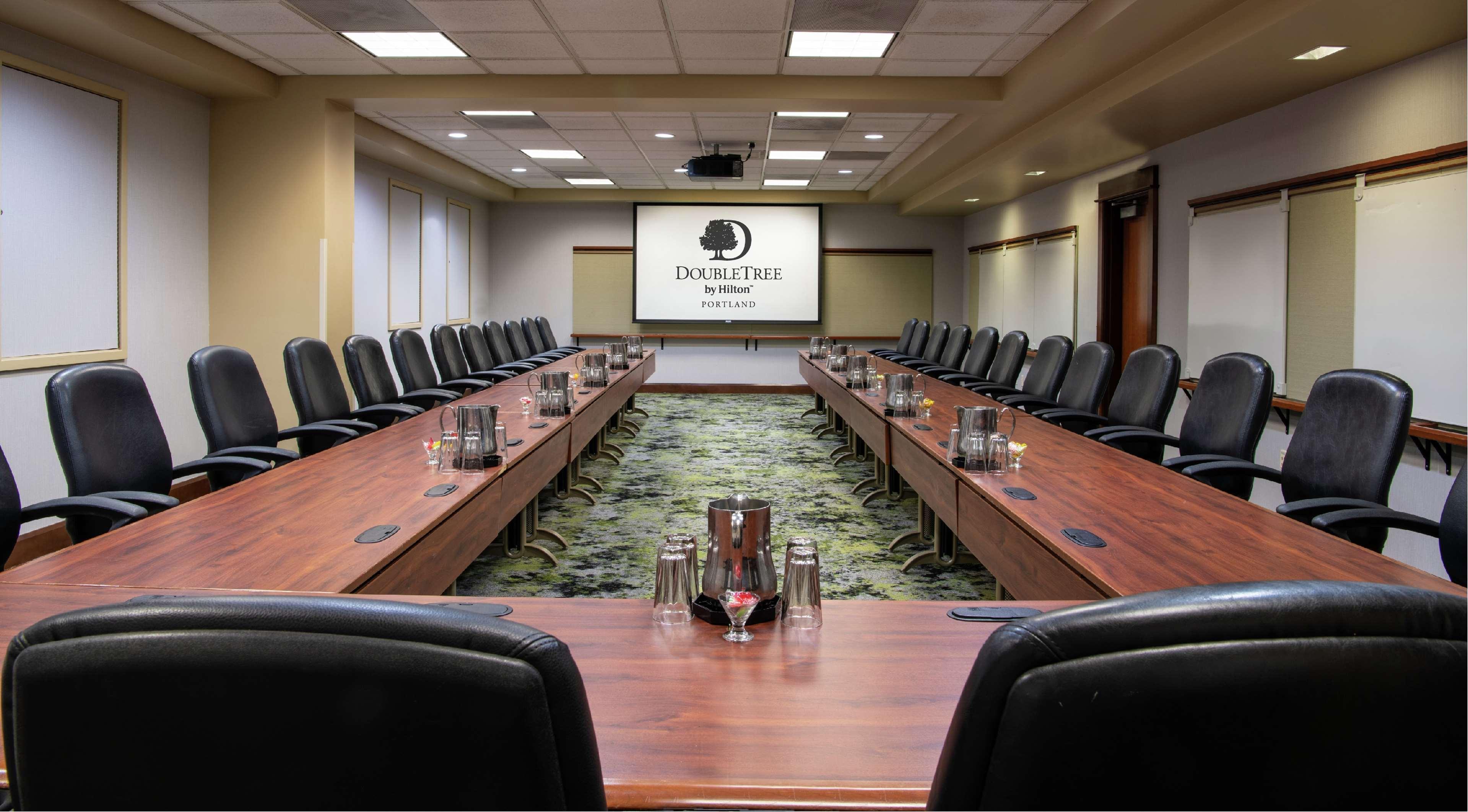Doubletree By Hilton Portland Hotel Bagian luar foto