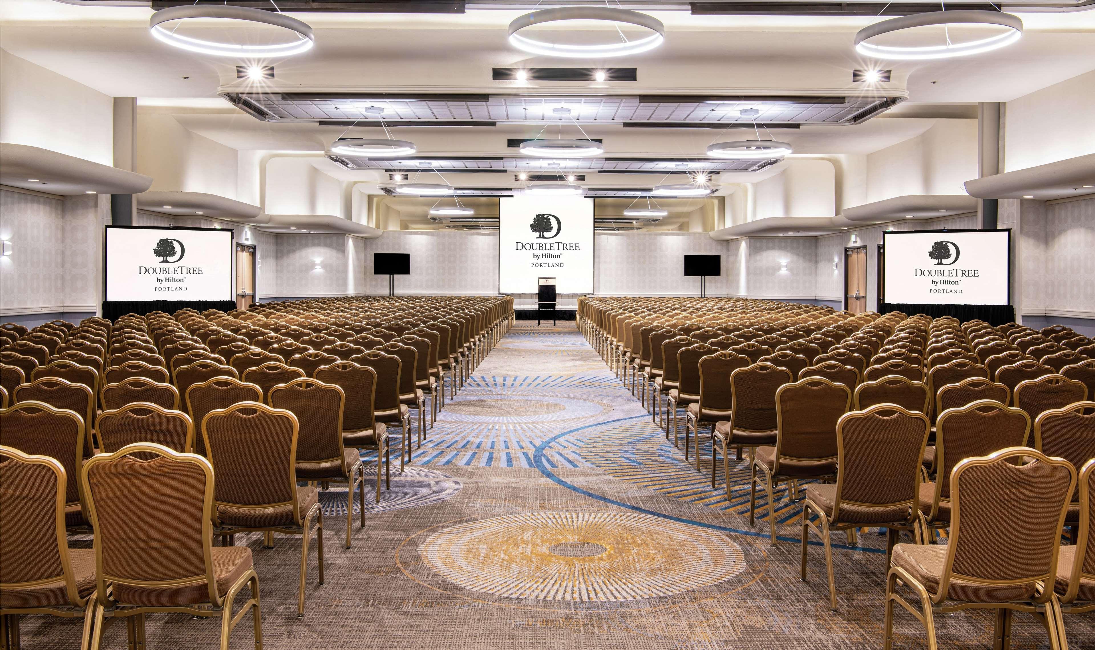 Doubletree By Hilton Portland Hotel Bagian luar foto