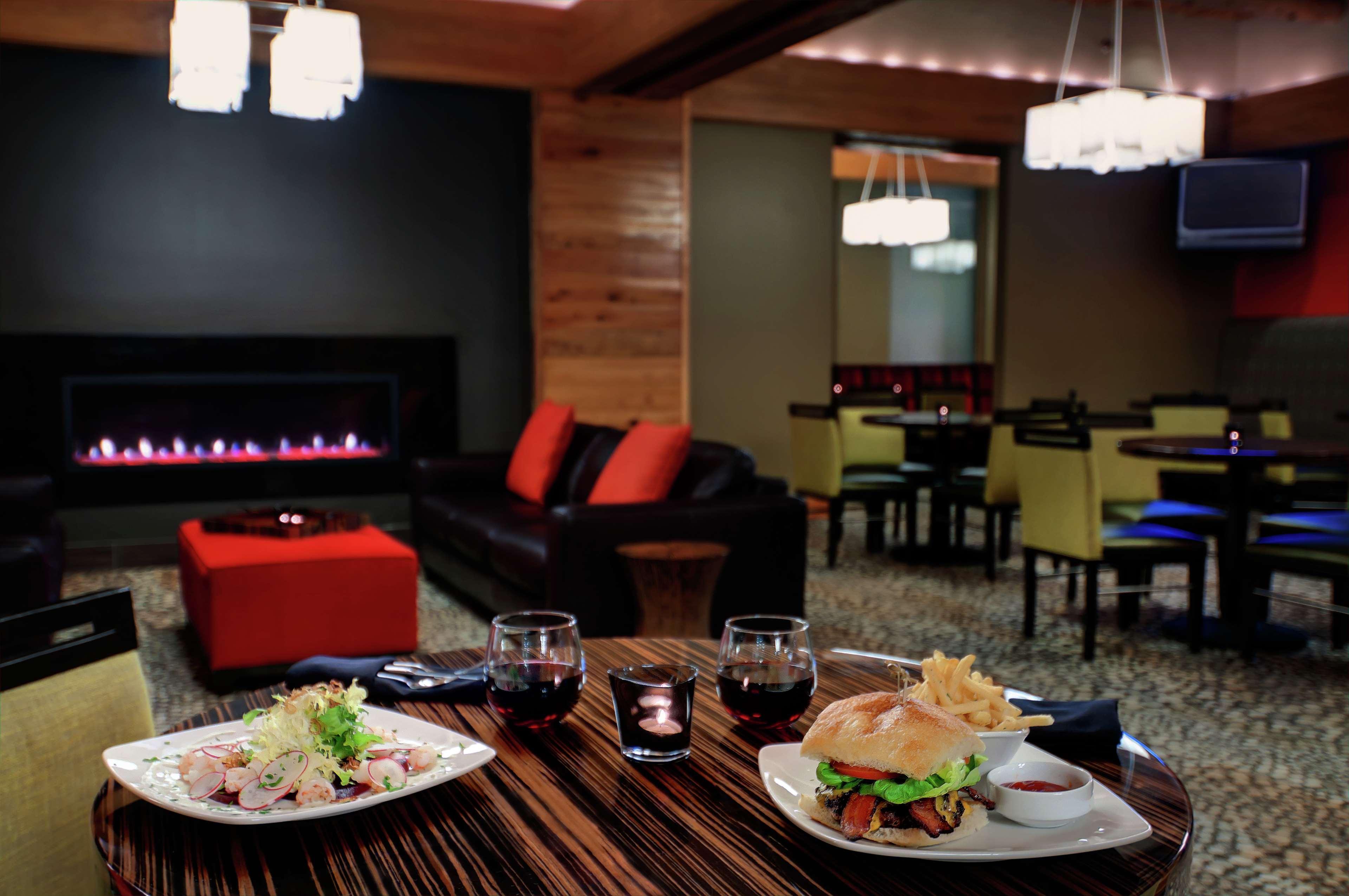 Doubletree By Hilton Portland Hotel Bagian luar foto