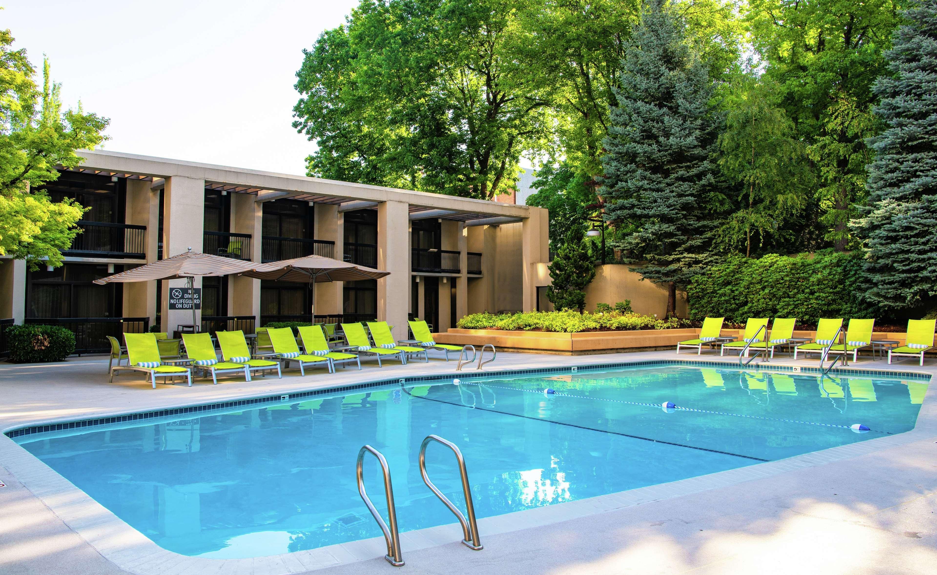 Doubletree By Hilton Portland Hotel Bagian luar foto