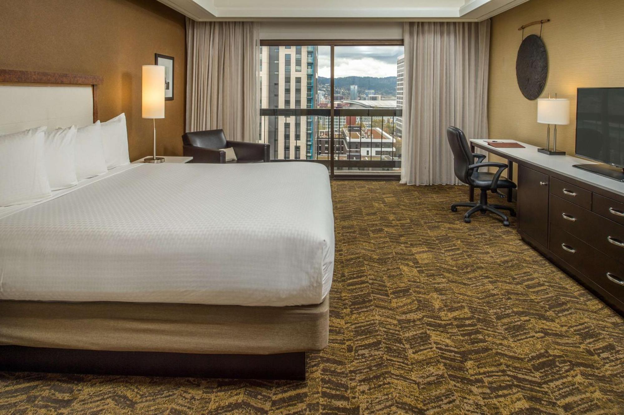 Doubletree By Hilton Portland Hotel Bagian luar foto